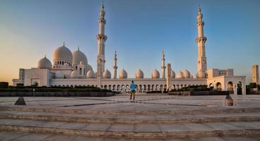 sheikh zayed grote moskee abu dhabi verenigd arabisch emiraat exterieur daglicht uitzicht foto