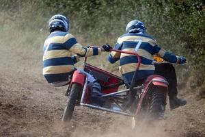 zijspan motorcross bij de Goodwood Revival op 14 september 2012. twee niet-geïdentificeerde mensen foto