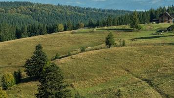 een boerderij in de buurt van bistrita transylvania roemenië op 18 september 2018 foto