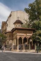 buitenaanzicht van een joodse synagoge in Boekarest, Roemenië op 21 september 2018. niet-geïdentificeerde mensen foto