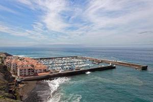 uitzicht op de haven in los gigantes tenerife op 20 februari 2011 foto