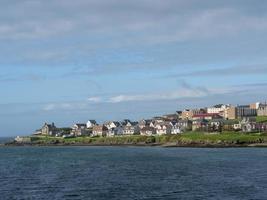 de shetlandeilanden met de stad lerwick in schotland foto