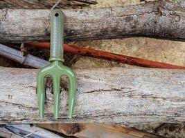 tuingereedschap op hout foto