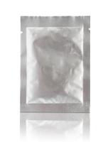 lege folie sachet verpakking geïsoleerd op een witte achtergrond met uitknippad foto