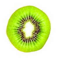 kiwi fruit segment geïsoleerd op een witte achtergrond foto