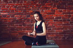 vrouw ontspannen na training foto