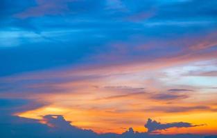 hemelachtergrond met de wolk. natuur abstract foto