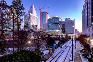 Charlotte North Carolina skyline van de stad na overwinterde storm foto