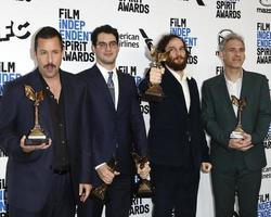 los angeles 8 feb - adam sandler, benny safdie, josh safdie, ronald brownstein bij de 2020 film Independent Spirit Awards op het strand op 8 februari 2020 in Santa Monica, ca foto