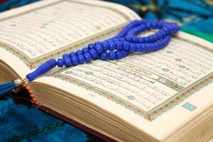 het lezen van de heilige koran