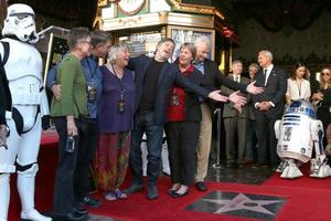 los angeles 8 maart - mark hamill, broers en zussen bij de mark hamill sterceremonie op de hollywood walk of fame op 8 maart 2018 in los angeles, ca foto