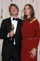 los angeles 27 - tom hooper, kathryn bigelow in de perskamer bij de 83e academieprijzen in kodak theater, hollywood en hoogland op 27 februari 2011 in los angeles, ca foto