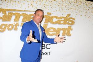 los angeles 19 sep - matt iseman bij de america's got talent crowns winnaar rode loper in het dolby theater op 19 september 2018 in los angeles, ca foto