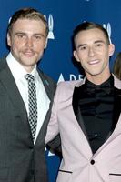 los angeles - 12 april gus kenworthy, adam rippon bij glaad media awards los angeles in beverly hilton hotel op 12 april 2018 in beverly hills, ca foto