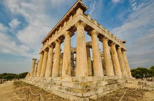 tempel van aphaea of aphaia op het eiland aegina, griekenland foto