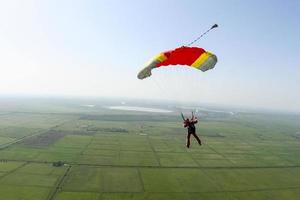 parachutespringen foto.