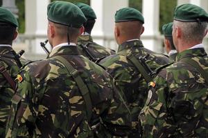 soldaten bij een militaire parade foto