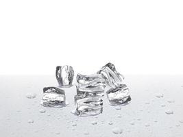 ijsblokjes op de vloer met waterdruppels foto