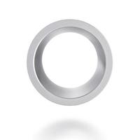 zilveren kleur 3d ring geïsoleerd op een witte achtergrond. 3D render foto