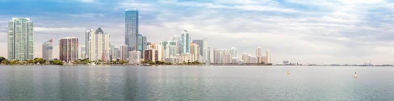 Miami skyline panorama vanaf biscayne bay