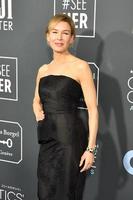 los angeles 12 jan - renee zellweger bij de critics choice awards 2020 bij de barkerhanger op 12 januari 2020 in santa monica, ca foto