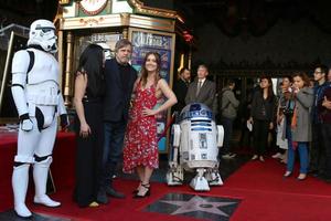 los angeles 8 maart - kelly marie tran, mark hamill, billie lourd bij de mark hamill ster ceremonie op de hollywood walk of fame op 8 maart 2018 in los angeles, ca foto