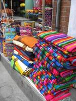 kleurrijke guatemalaanse dekens foto