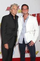 los angeles jun 25 - michael douglas, cameron douglas bij de première van de mier en de wesp in het el capitan theater op 25 juni 2018 in los angeles, ca foto