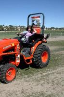 Los Angeles, 9 oktober - Kate Linder bij de beroemdheden groet het leger in het maïsdoolhof bij het grote paardenvoer en handelszaken op 9 oktober 2015 in Temecula, ca foto