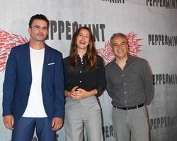 los angeles 17 aug - juan pablo raba, jennifer garner, john ortiz bij de foto-oproep voor stx films pepermunt in het vier seizoenen hotel op 17 augustus 2018 in beverly hills, ca foto