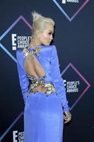 los angeles 11 november - rita ora bij de peoples choice awards 2018 op de barkerhanger op 11 november 2018 in santa monica, ca foto