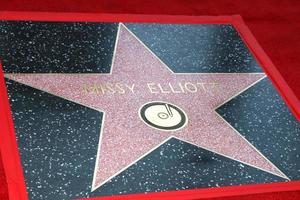 los angeles 8 november - missy elliott star bij de missy elliott star ceremonie op de hollywood walk of fame op 8 november 2021 in los angeles, ca foto