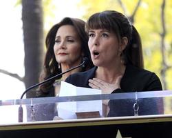 los angeles 3 april - lynda carter, patty jenkins bij de lynda carter-sterceremonie op de hollywood walk of fame op 3 april 2018 in los angeles, ca foto