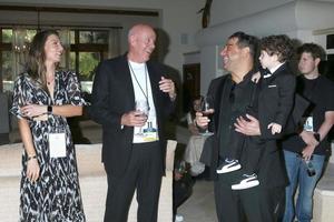 los angeles 25 sep - ray mckewon, kim mckewon, ron truppa, ron truppa iii op de 2021 catalina film festival vip party op een privé landgoed op 25 september 2021 in avalon, ca foto