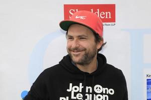 los angeles 2 mei - charlie day op het 15e jaarlijkse golftoernooi van de george lopez foundation op de golfbaan aan het meer op 2 mei 2022 in burbank, ca foto