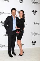 los angeles 6 okt - john stamos, caitlin mchugh bij de mickey's 90e spectaculaire opname in het heiligdom auditorium op 6 oktober 2018 in los angeles, ca foto