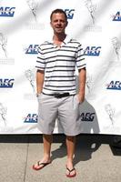 los angeles 20 sep - carmine giovinazzo arriveert op het atas golftoernooi 2010 bij privé golfclub op 20 september 2010 in toluca lake, ca foto