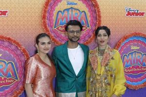 los angeles 7 mrt - leela ladnier, utkarsh ambudkar, freida pinto bij de première van disney junior s mira, koninklijke detective in de disney studio's op 7 maart 2020 in burbank, ca foto