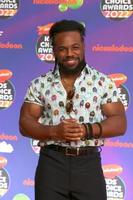 los angeles 9 april - xavier woods bij de 2022 kids choice awards op barker hanger op 9 april 2022 in santa monica, ca foto