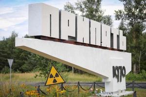 Pripyat welkomstbord in de uitsluitingszone van Tsjernobyl, Oekraïne foto