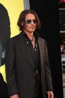 los angeles, 7 mei - johnny depp arriveert bij de donkere schaduwen, los angeles première in graumans chinese theater op 7 mei 2012 in los angeles, ca foto