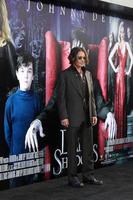 los angeles, 7 mei - johnny depp arriveert bij de donkere schaduwen, los angeles première in graumans chinese theater op 7 mei 2012 in los angeles, ca foto