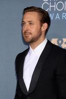 los angeles, 11 dec - ryan gosling bij de 22e jaarlijkse critics choice awards bij barker hanger op 11 december 2016 in santa monica, ca foto