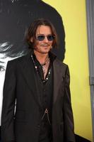 los angeles, 7 mei - johnny depp arriveert bij de donkere schaduwen, los angeles première in graumans chinese theater op 7 mei 2012 in los angeles, ca foto