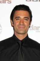 los angeles, 1 nov - gilles marini arriveert op het dansen met de sterren 200e showfeest op boulevard3 op 1 november 2010 in los angeles, ca foto