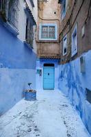 straat in chefchaouen, marokko foto