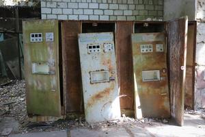 waterdispenser in pripyat café in de uitsluitingszone van tsjernobyl, oekraïne foto