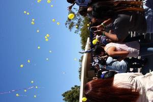 Culver City, 28 feb - bully balloon release om het loslaten van negativiteit aan te duiden tijdens het bully documentaire ballon release evenement op de Culver City middelbare school op 28 februari 2013 in Culver City, ca. foto