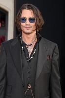 los angeles, 7 mei - johnny depp arriveert bij de donkere schaduwen, los angeles première in graumans chinese theater op 7 mei 2012 in los angeles, ca foto