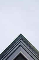 moderne bouwdetails geometrische en abstracte architecturale concepten met lage hoekweergave foto